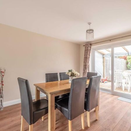 3-Bed Family Home With Parking & Large Garden Windsor Exterior foto