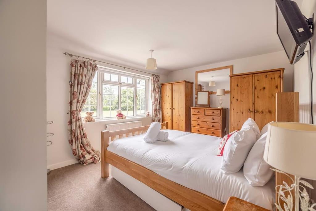3-Bed Family Home With Parking & Large Garden Windsor Exterior foto