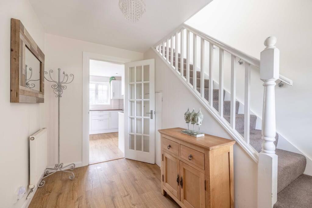 3-Bed Family Home With Parking & Large Garden Windsor Exterior foto