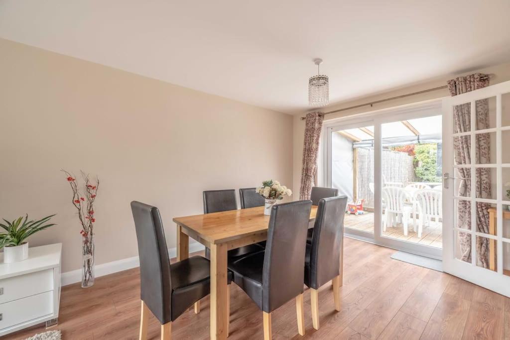 3-Bed Family Home With Parking & Large Garden Windsor Exterior foto