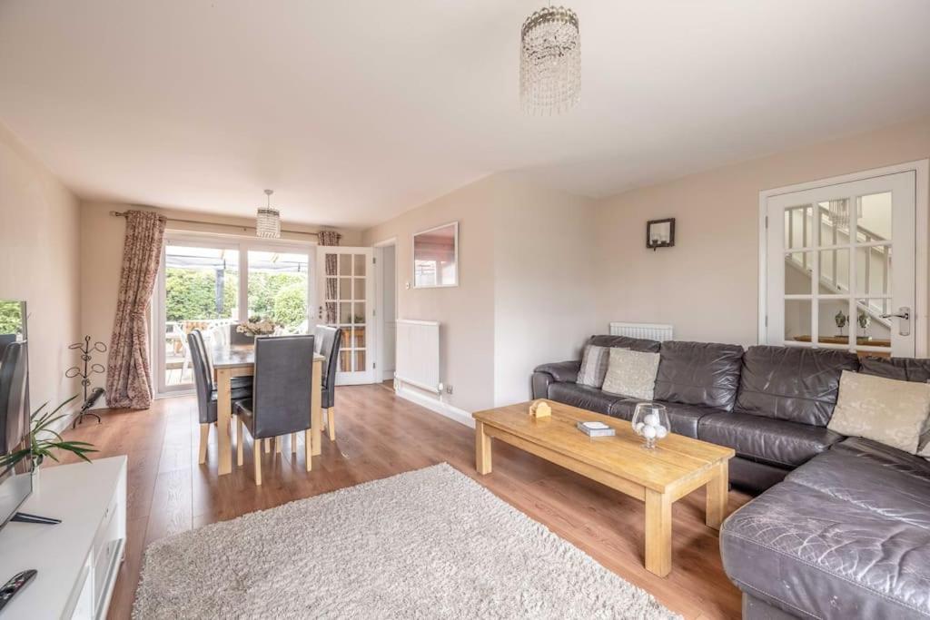 3-Bed Family Home With Parking & Large Garden Windsor Exterior foto