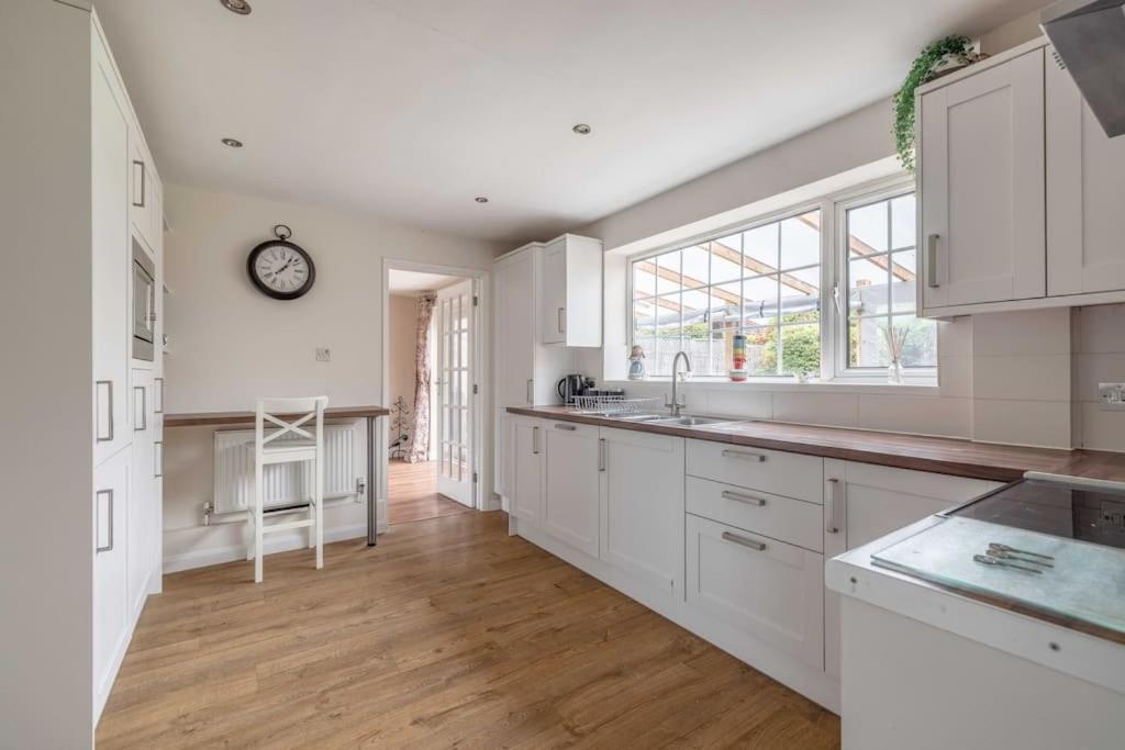 3-Bed Family Home With Parking & Large Garden Windsor Exterior foto